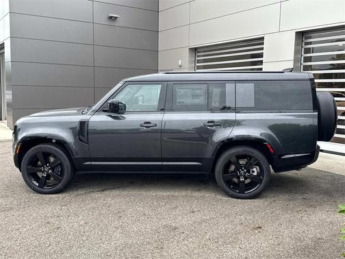 2025 Land Rover Defender 130 P400 X-Dynamic SE