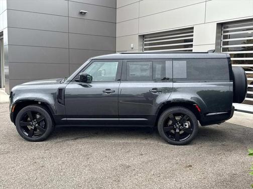 2025 Land Rover Defender 130 P400 X-Dynamic SE