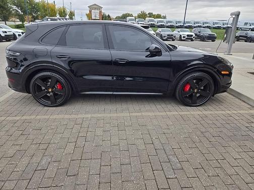 2022 Porsche Cayenne GTS