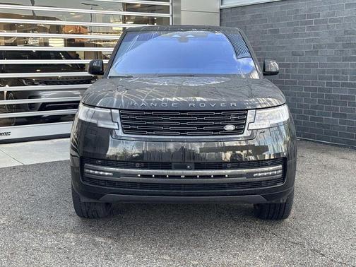 Santorini Black Metallic 2023 Land Rover Range Rover P400 SE