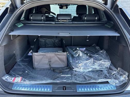 2026 Land Rover Range Rover Velar P250 SE R-Dynamic