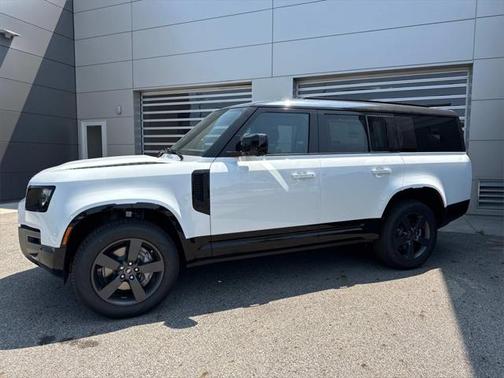 2025 Land Rover Defender 130 P400 X-Dynamic SE