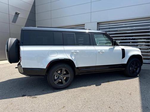 2025 Land Rover Defender 130 P400 X-Dynamic SE