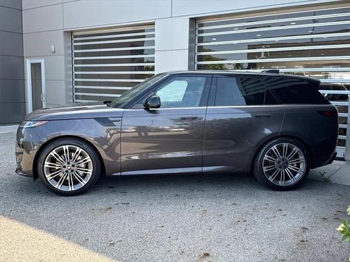 2025 Land Rover Range Rover Sport SE