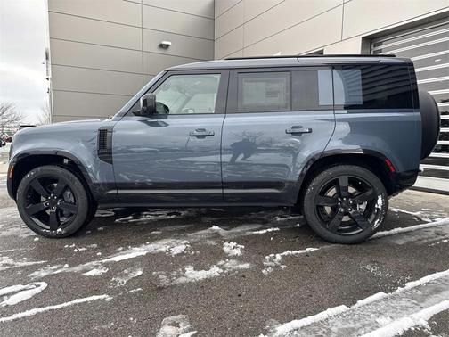 2026 Land Rover Defender X-Dynamic SE