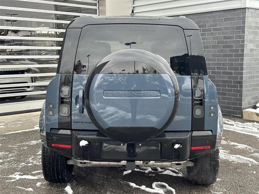 2026 Land Rover Defender X-Dynamic SE