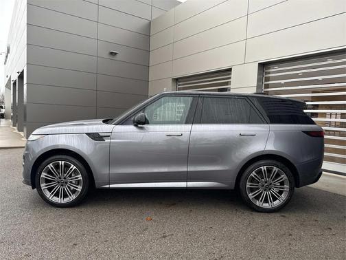 2025 Land Rover Range Rover Sport SE