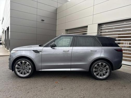 2025 Land Rover Range Rover Sport SE