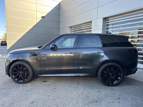 2025 Land Rover Range Rover Sport SE