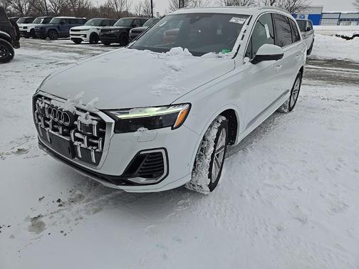 2025 Audi Q7 55 Premium Plus