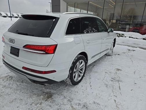 2025 Audi Q7 55 Premium Plus