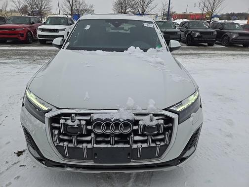 2025 Audi Q7 55 Premium Plus