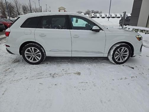 2025 Audi Q7 55 Premium Plus