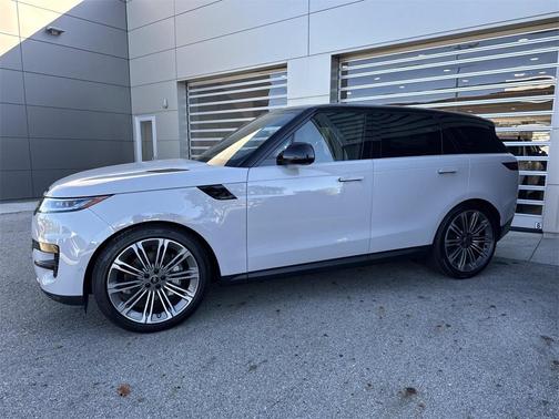 2025 Land Rover Range Rover Sport SE
