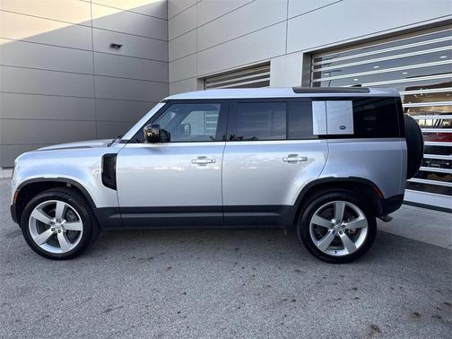 2024 Land Rover Defender 110 P500 SE