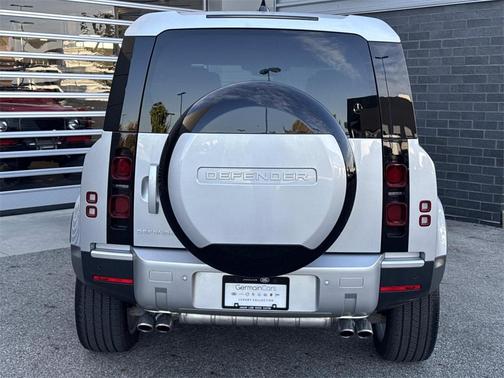 2024 Land Rover Defender 110 P500 SE