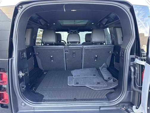 2024 Land Rover Defender 110 P500 SE