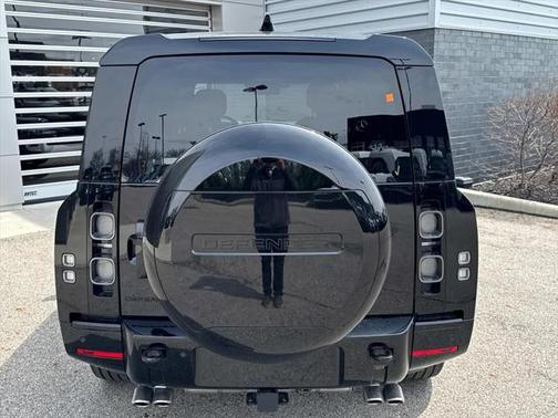 2025 Land Rover Defender V8
