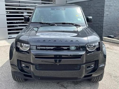 2025 Land Rover Defender V8