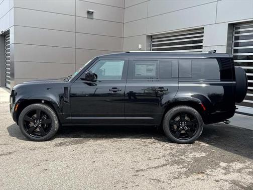 2025 Land Rover Defender V8