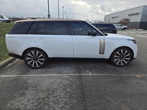 2023 Land Rover Range Rover SV