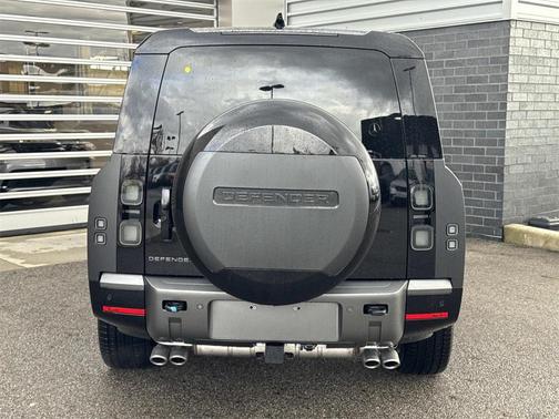 2026 Land Rover Defender V8