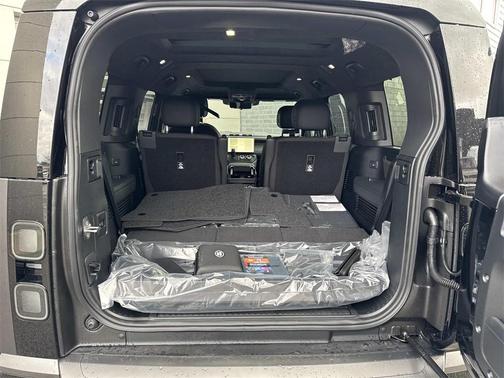 2026 Land Rover Defender V8