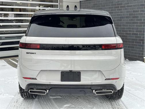 2026 Land Rover Range Rover Sport SE