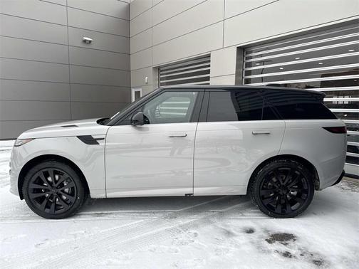 2026 Land Rover Range Rover Sport SE