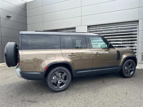 2025 Land Rover Defender 130 P400 S