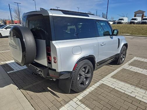 2024 Land Rover Defender 90 P400 X-Dynamic SE