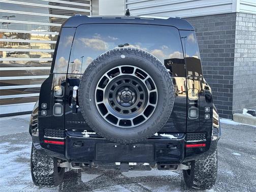 2026 Land Rover Defender 110 V8