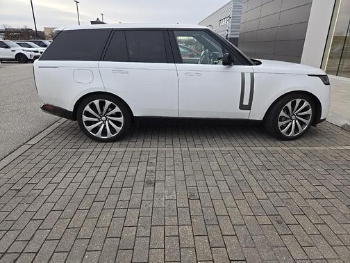 2023 Land Rover Range Rover P530 SE