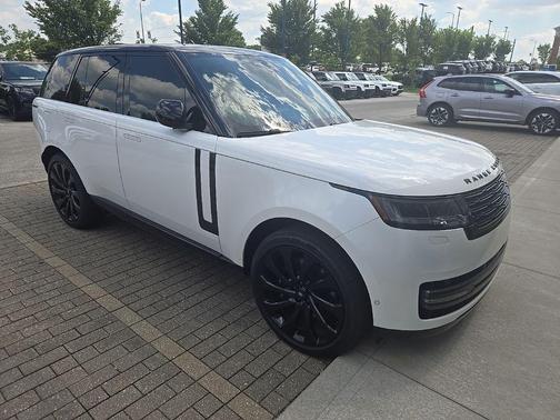 Ostuni Pearl White Premium Metallic 2025 Land Rover Range Rover P530 SE