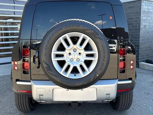 2025 Land Rover Defender 110 P400 S