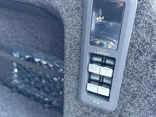 2025 Land Rover Range Rover P530 SE 7 Seat