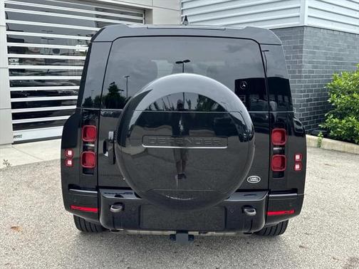 2023 Land Rover Defender 130 X-Dynamic SE