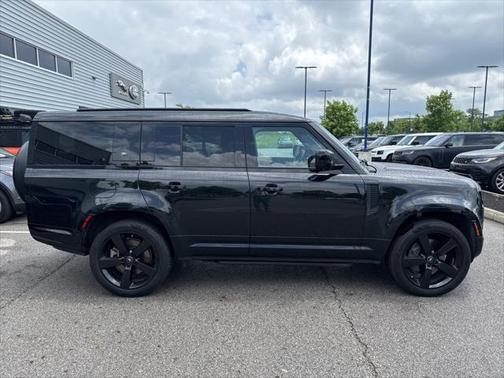 2023 Land Rover Defender 130 X-Dynamic SE