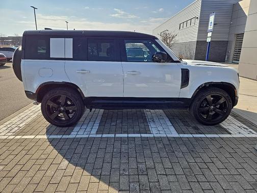 2025 Land Rover Defender 110 V8