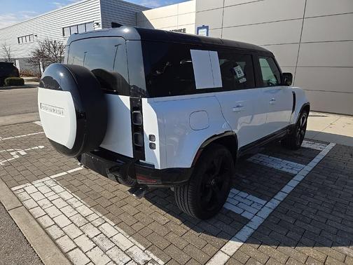 2025 Land Rover Defender 110 V8