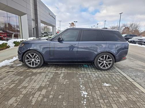 2025 Land Rover Range Rover P550e SE