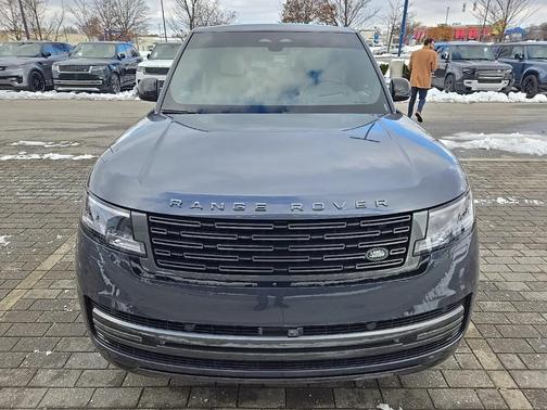 2025 Land Rover Range Rover P550e SE