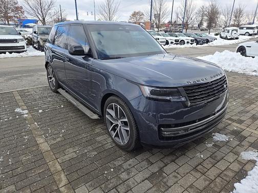 2025 Land Rover Range Rover P550e SE