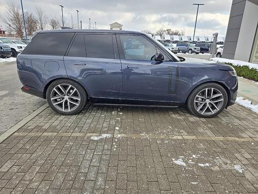2025 Land Rover Range Rover P550e SE