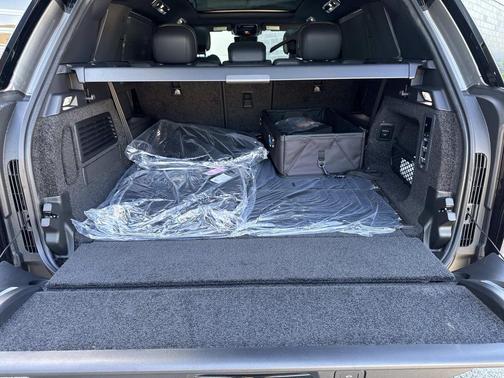 Silver 2026 Land Rover Range Rover P400 SE 7 Seat