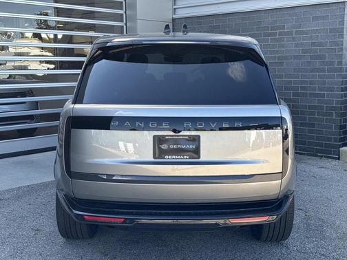Silver 2026 Land Rover Range Rover P400 SE 7 Seat