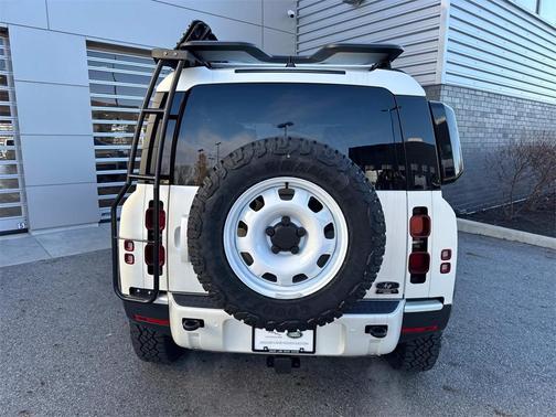 2024 Land Rover Defender 110 P300