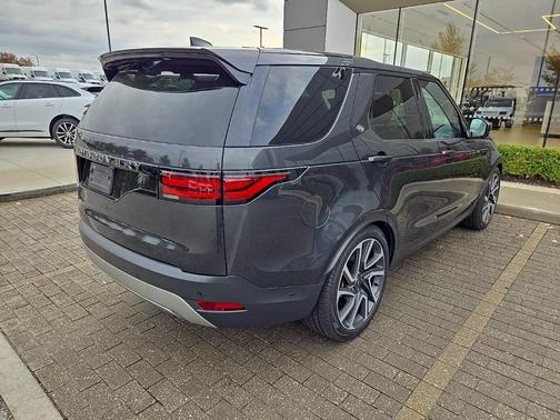 2025 Land Rover Discovery P300 S
