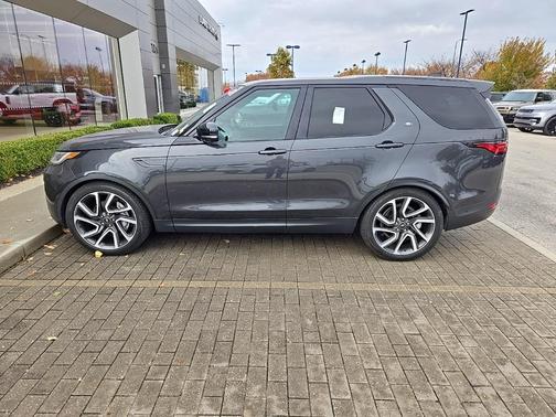 2025 Land Rover Discovery P300 S