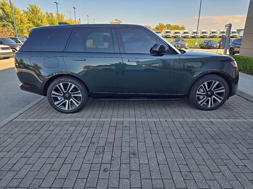 2023 Land Rover Range Rover P530 SE